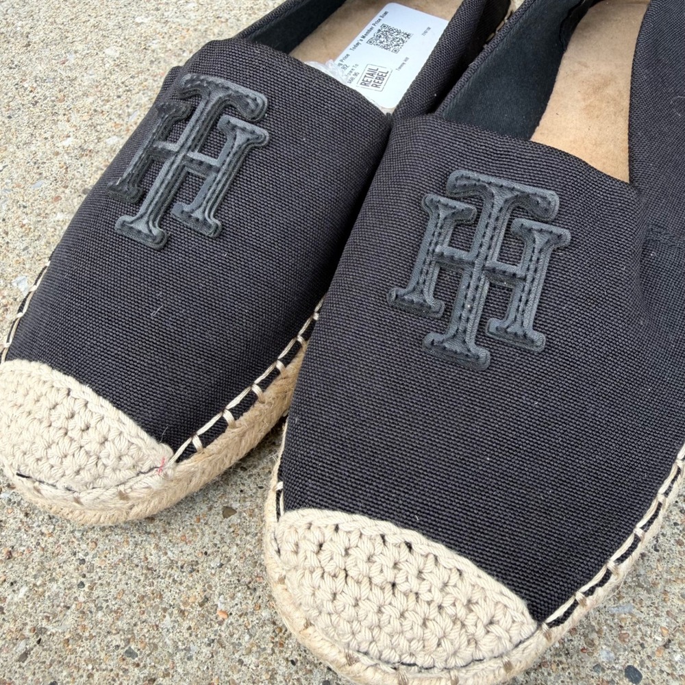 Tommy Hilfiger Anni2 Women Sz 8.5M Black Canvas Espadrille Logo Flats - Picture 2 of 11